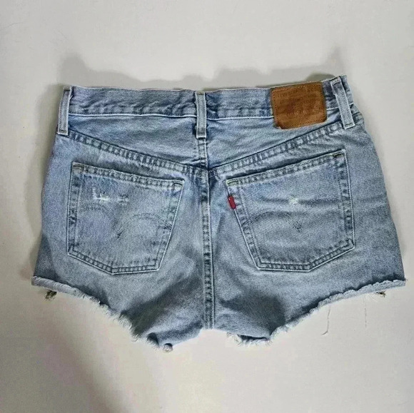 Levi's 501 button fly light wash distressed shorts sz 28 - Picture 9 of 12